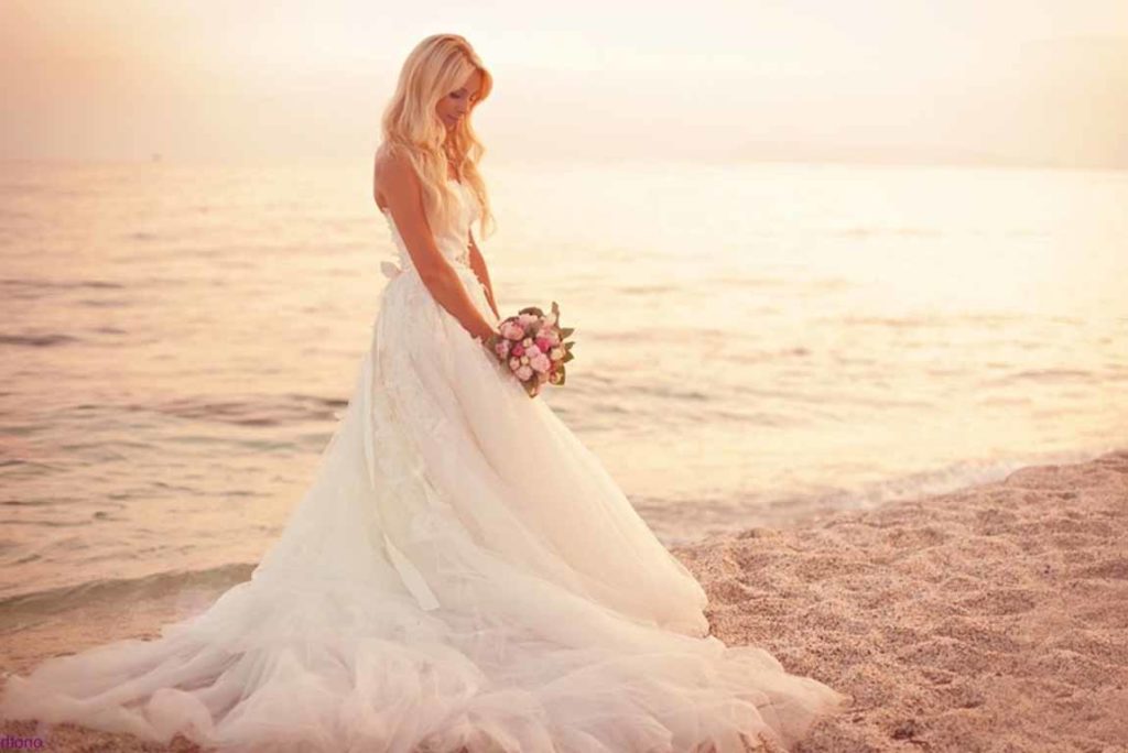 abito-da-sposa-per-matrimonio-in-spiaggia